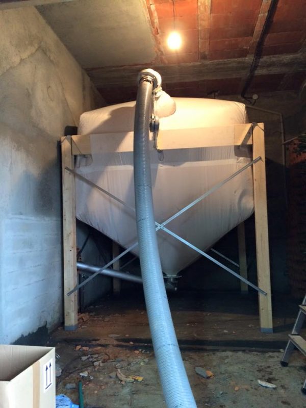 Caldera de pellets en vivienda unifamiliar de A Cañiza (Ourense)